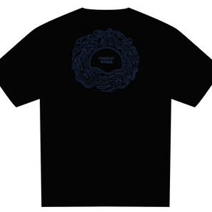 【編號177】| 荒山茉莉 Molly in Mountain | 朔 LOGO T(黑色)